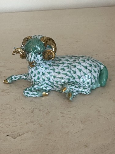 Herend figura reclinata seduta - reclinata,